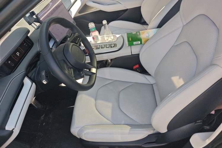 Used Xiaomi Auto SU7 2024 Four-Wheel Drive Ultra-Long Range Advanced Intelligent Driving Max Edition Left Front Seat