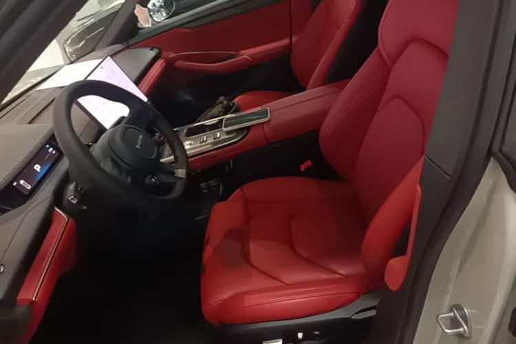 Used Xiaomi Auto SU7 2024 Rear-Drive Long-Range Intelligent Driving Version Left Front Seat