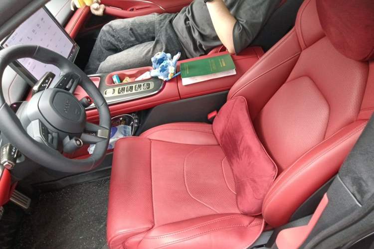 Used Xiaomi Auto SU7 2024 Four-Wheel Drive Ultra-Long Range Advanced Intelligent Driving Max Edition Left Front Seat