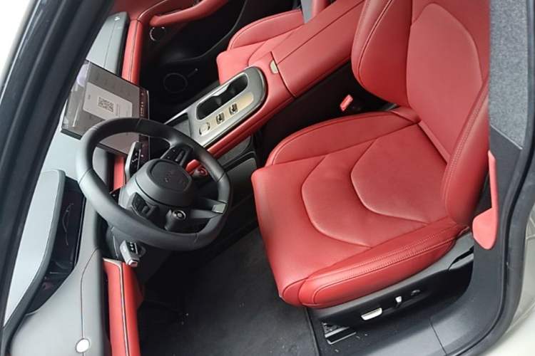Used Xiaomi Auto SU7 2024 Rear-Drive Long-Range Intelligent Driving Version Left Front Seat