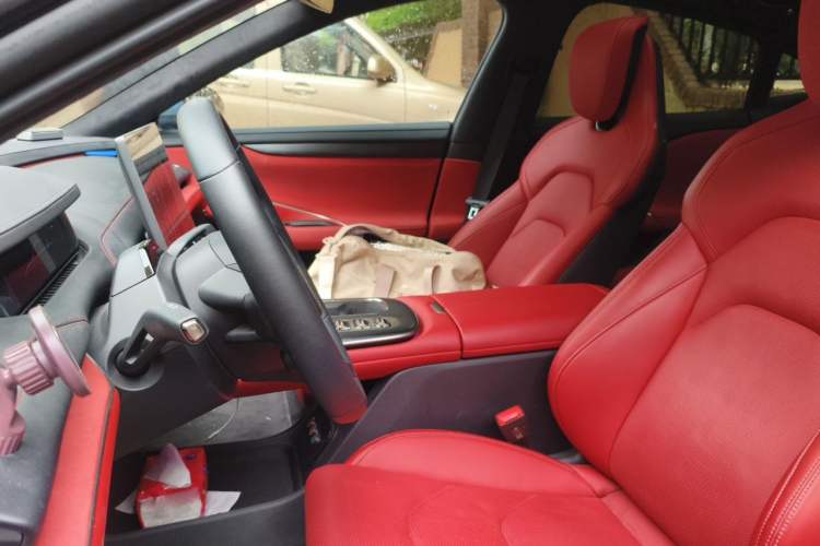 Used Xiaomi Auto SU7 2024 Four-Wheel Drive Ultra-Long Range Advanced Intelligent Driving Max Edition Left Front Seat