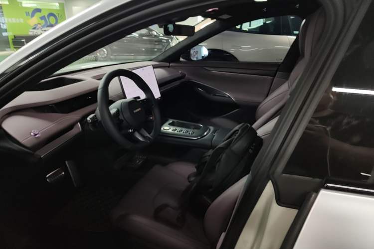 Used Xiaomi Auto SU7 2024 Four-Wheel Drive Ultra-Long Range Advanced Intelligent Driving Max Edition Left Front Seat