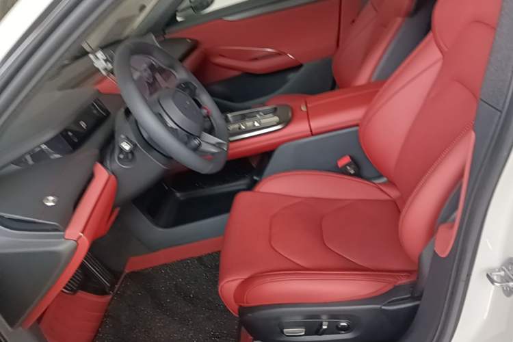Used Xiaomi Auto SU7 2024 Rear-Drive Ultra-Long Range Advanced Pro-Level Intelligent Driving Version Left Front Seat