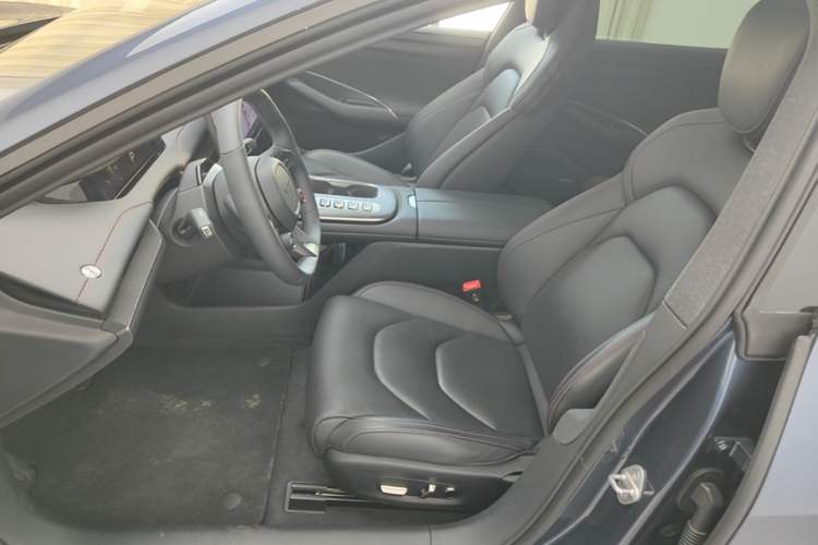 Used Xiaomi Auto SU7 2024 Rear-Drive Ultra-Long Range Advanced Pro-Level Intelligent Driving Version Left Front Seat