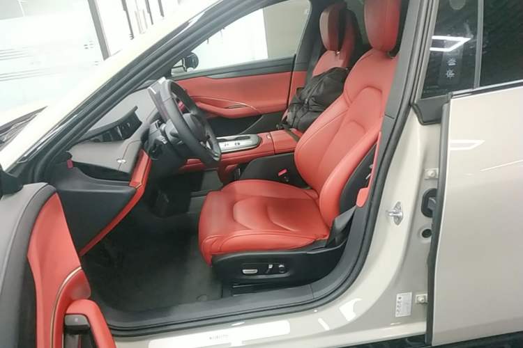Used Xiaomi Auto SU7 2024 Rear-Drive Ultra-Long Range Advanced Pro-Level Intelligent Driving Version Left Front Seat