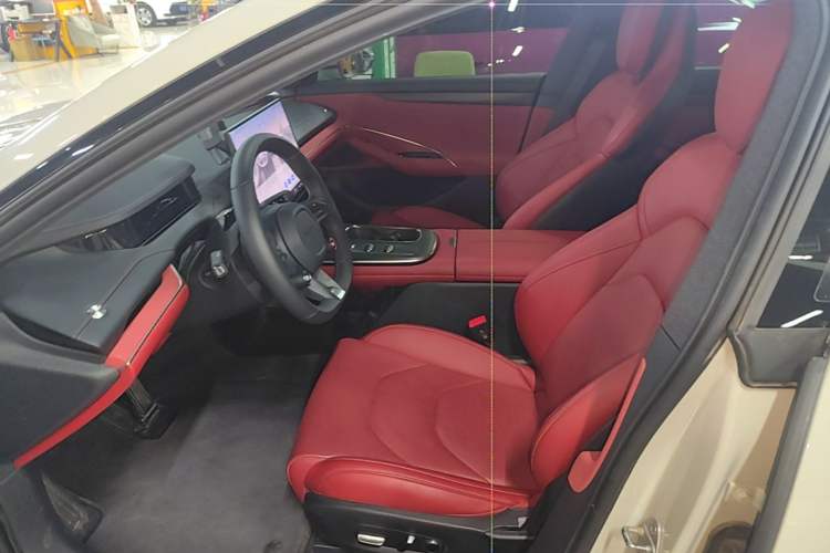Used Xiaomi Auto SU7 2024 Rear-Drive Long-Range Intelligent Driving Version Left Front Seat