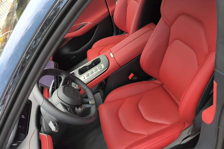 Used Xiaomi Auto SU7 2024 Four-Wheel Drive Ultra-Long Range Advanced Intelligent Driving Max Edition Left Front Seat