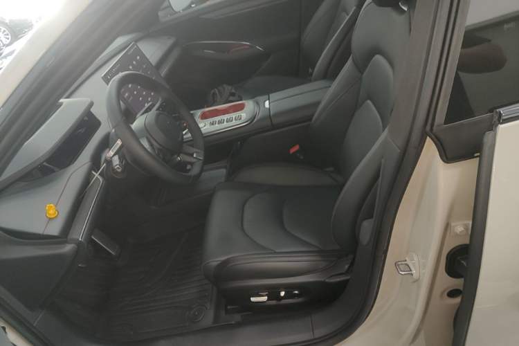 Used Xiaomi Auto SU7 2024 Four-Wheel Drive Ultra-Long Range Advanced Intelligent Driving Max Edition Left Front Seat