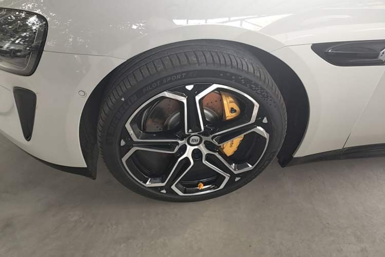 Used Xiaomi Auto SU7 2024 Rear-Drive Ultra-Long Range Advanced Pro-Level Intelligent Driving Version Left Front Wheel Hub