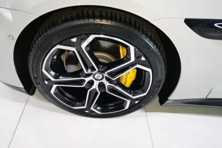 Used Xiaomi Auto SU7 2024 Four-Wheel Drive Ultra-Long Range Advanced Intelligent Driving Max Edition Left Front Wheel Hub