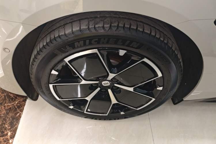 Used Xiaomi Auto SU7 2024 Rear-Drive Ultra-Long Range Advanced Pro-Level Intelligent Driving Version Left Front Wheel Hub