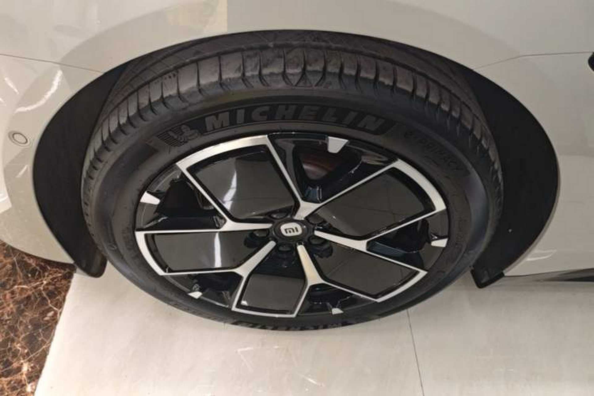 Used Xiaomi Auto SU7 2024 Rear-Drive Ultra-Long Range Advanced Pro-Level Intelligent Driving Version Left Front Wheel Hub