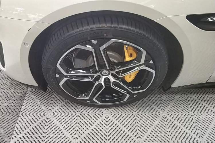 Used Xiaomi Auto SU7 2024 Rear-Drive Ultra-Long Range Advanced Pro-Level Intelligent Driving Version Left Front Wheel Hub