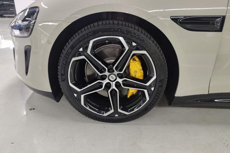 Used Xiaomi Auto SU7 2024 Four-Wheel Drive Ultra-Long Range Advanced Intelligent Driving Max Edition Left Front Wheel Hub