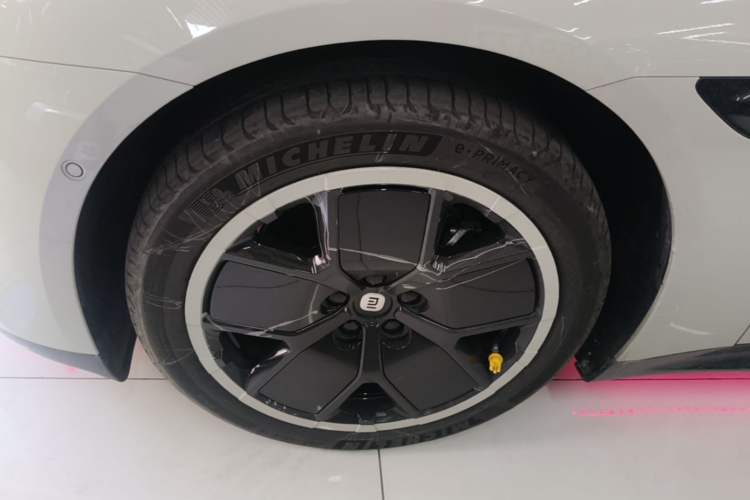 Used Xiaomi Auto SU7 2024 Rear-Drive Long-Range Intelligent Driving Version Left Front Wheel Hub