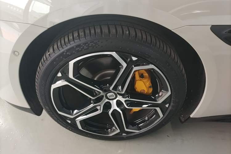 Used Xiaomi Auto SU7 2024 Rear-Drive Long-Range Intelligent Driving Version Left Front Wheel Hub