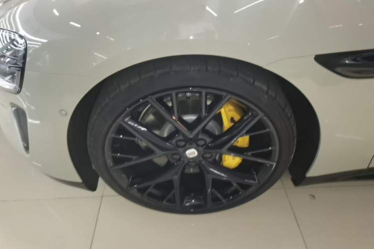 Used Xiaomi Auto SU7 2024 Four-Wheel-Drive Max Founder's Edition Left Front Wheel Hub