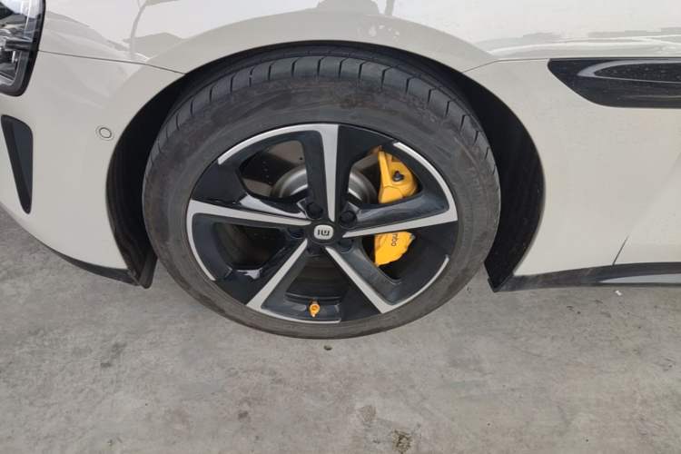Used Xiaomi Auto SU7 2024 Four-Wheel Drive Ultra-Long Range Advanced Intelligent Driving Max Edition Left Front Wheel Hub