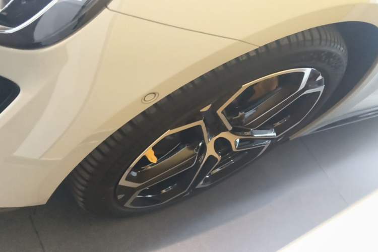 Used Xiaomi Auto SU7 2024 Rear-Drive Long-Range Intelligent Driving Version Left Front Wheel Hub