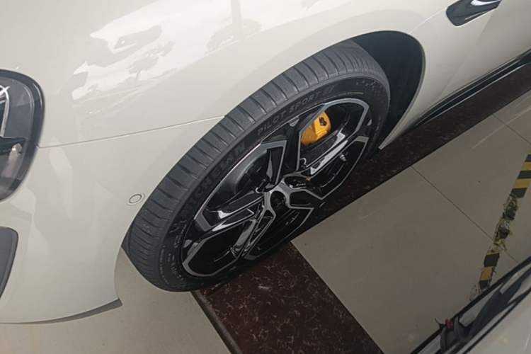 Used Xiaomi Auto SU7 2024 Four-Wheel Drive Ultra-Long Range Advanced Intelligent Driving Max Edition Left Front Wheel Hub