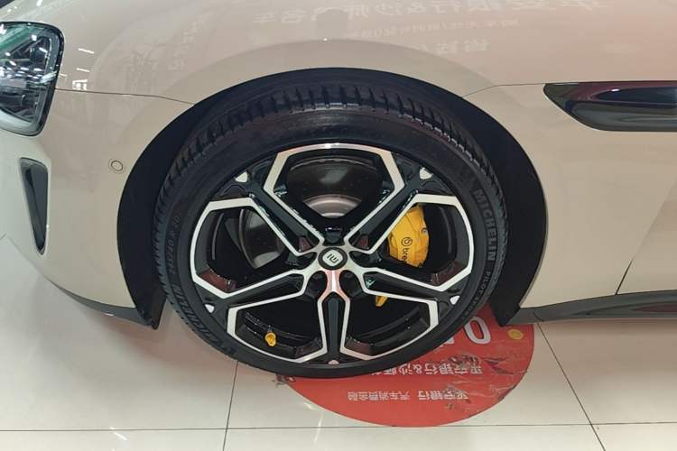 Used Xiaomi Auto SU7 2024 Four-Wheel Drive Ultra-Long Range Advanced Intelligent Driving Max Edition Left Front Wheel Hub