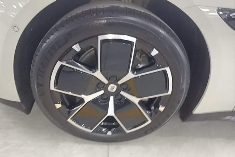 Used Xiaomi Auto SU7 2024 Rear-Drive Standard Founder Edition Left Front Wheel Hub