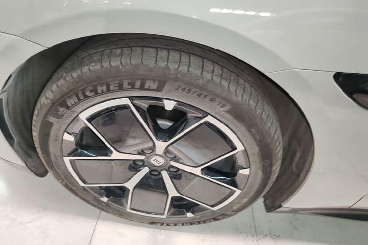Used Xiaomi Auto SU7 2024 Rear-Drive Long-Range Intelligent Driving Version Left Front Wheel Hub