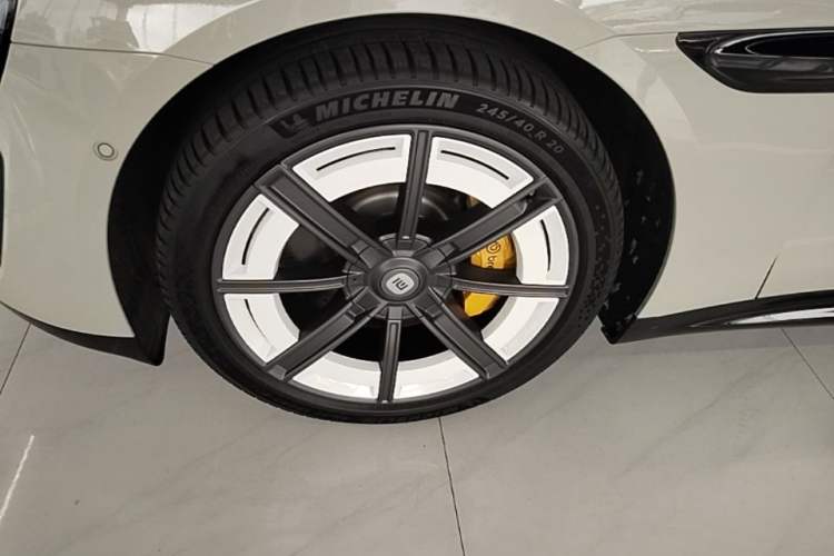 Used Xiaomi Auto SU7 2024 Rear-Drive Long-Range Intelligent Driving Version Left Front Wheel Hub