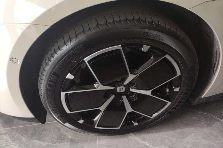 Used Xiaomi Auto SU7 2024 Rear-Drive Standard Founder Edition Left Front Wheel Hub