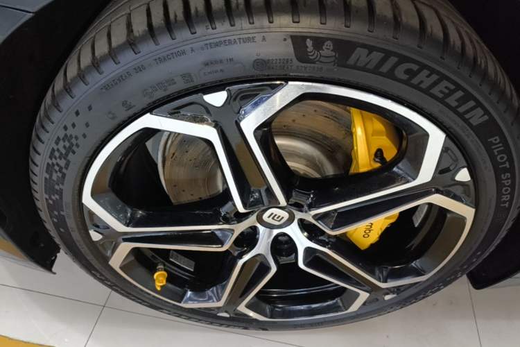 Used Xiaomi Auto SU7 2024 Four-Wheel Drive Ultra-Long Range Advanced Intelligent Driving Max Edition Left Front Wheel Hub
