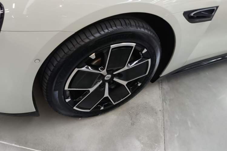 Used Xiaomi Auto SU7 2024 Rear-Drive Ultra-Long Range Advanced Pro-Level Intelligent Driving Version Left Front Wheel Hub