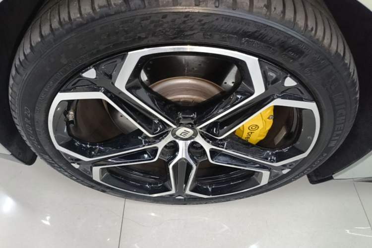 Used Xiaomi Auto SU7 2024 Four-Wheel Drive Ultra-Long Range Advanced Intelligent Driving Max Edition Left Front Wheel Hub