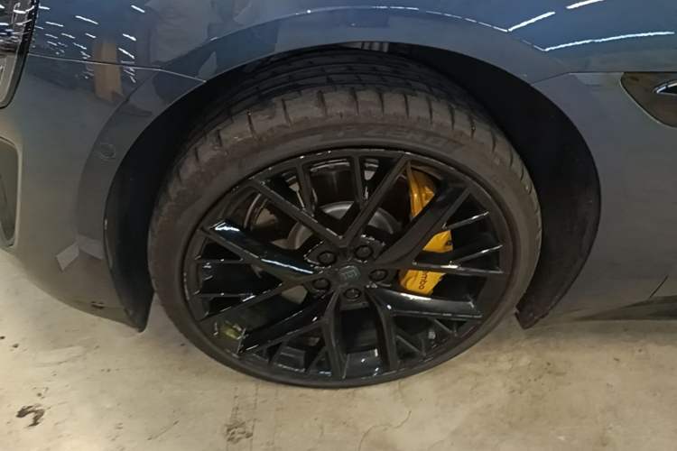 Used Xiaomi Auto SU7 2024 Four-Wheel Drive Ultra-Long Range Advanced Intelligent Driving Max Edition Left Front Wheel Hub
