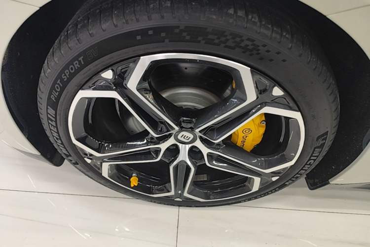 Used Xiaomi Auto SU7 2024 Four-Wheel Drive Ultra-Long Range Advanced Intelligent Driving Max Edition Left Front Wheel Hub