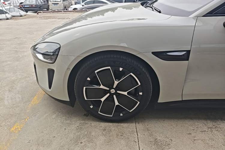 Used Xiaomi Auto SU7 2024 Rear-Drive Long-Range Intelligent Driving Version Left Front Wheel Hub
