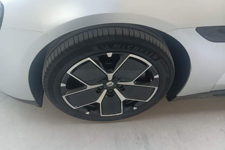 Used Xiaomi Auto SU7 2024 Rear-Drive Long-Range Intelligent Driving Version Left Front Wheel Hub
