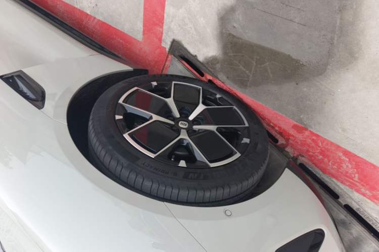 Used Xiaomi Auto SU7 2024 Rear-Drive Long-Range Intelligent Driving Version Left Front Wheel Hub