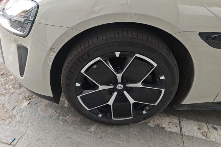 Used Xiaomi Auto SU7 2024 Rear-Drive Long-Range Intelligent Driving Version Left Front Wheel Hub