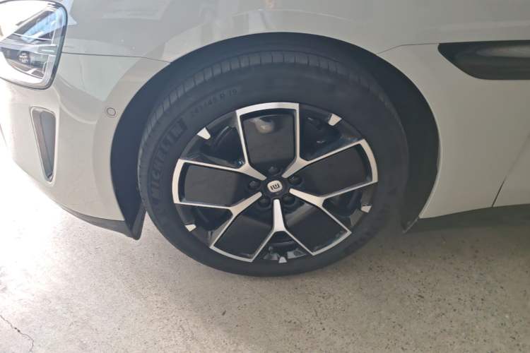 Used Xiaomi Auto SU7 2024 Rear-Drive Long-Range Intelligent Driving Version Left Front Wheel Hub