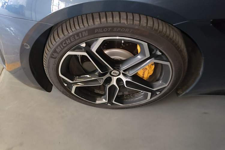 Used Xiaomi Auto SU7 2024 Four-Wheel Drive Ultra-Long Range Advanced Intelligent Driving Max Edition Left Front Wheel Hub