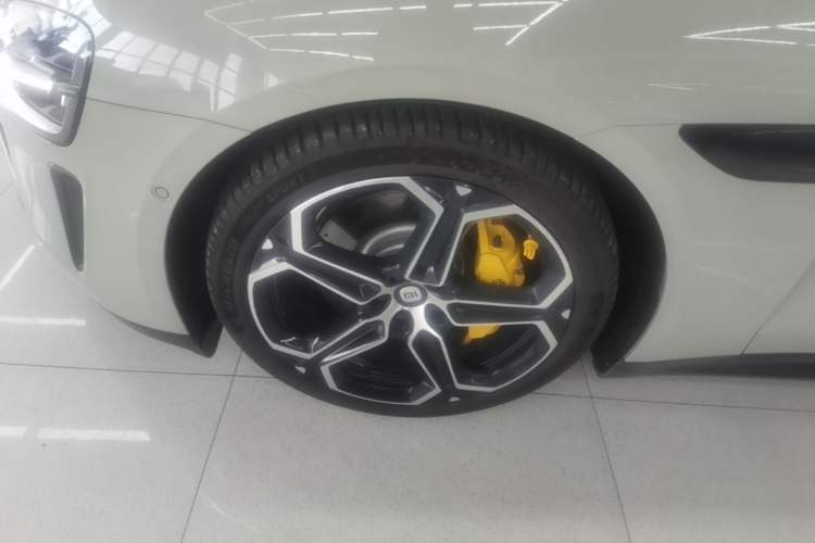 Used Xiaomi Auto SU7 2024 Four-Wheel Drive Ultra-Long Range Advanced Intelligent Driving Max Edition Left Front Wheel Hub