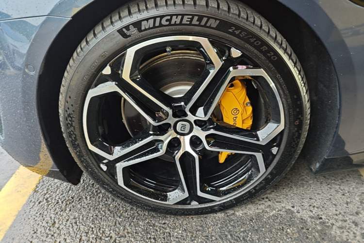 Used Xiaomi Auto SU7 2024 Four-Wheel-Drive Max Founder's Edition Left Front Wheel Hub