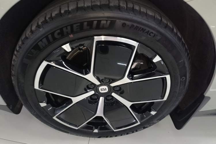 Used Xiaomi Auto SU7 2024 Rear-Drive Ultra-Long Range Advanced Pro-Level Intelligent Driving Version Left Front Wheel Hub