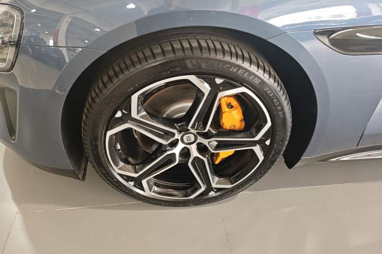 Used Xiaomi Auto SU7 2024 Rear-Drive Long-Range Intelligent Driving Version Left Front Wheel Hub
