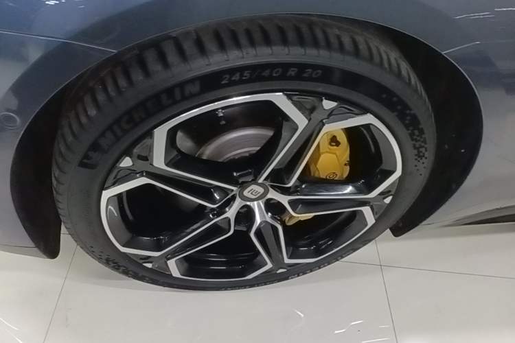 Used Xiaomi Auto SU7 2024 Four-Wheel Drive Ultra-Long Range Advanced Intelligent Driving Max Edition Left Front Wheel Hub