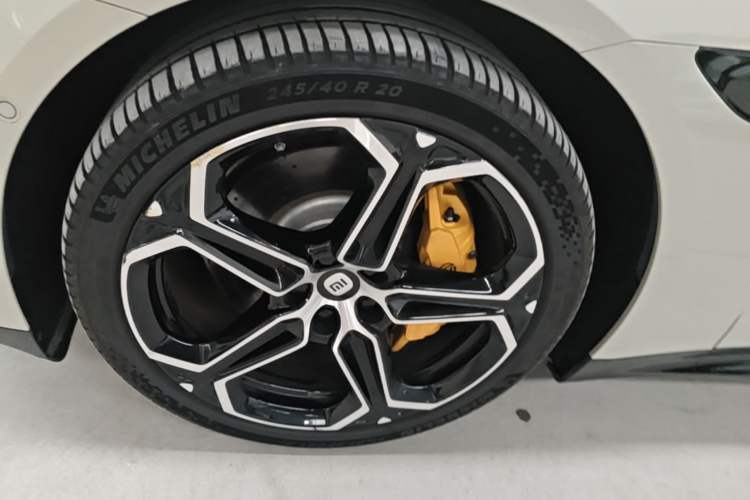 Used Xiaomi Auto SU7 2024 Rear-Drive Long-Range Intelligent Driving Version Left Front Wheel Hub