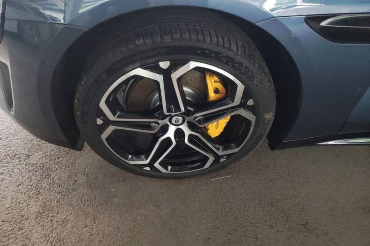 Used Xiaomi Auto SU7 2024 Rear-Drive Long-Range Intelligent Driving Version Left Front Wheel Hub