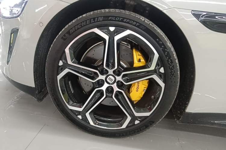 Used Xiaomi Auto SU7 2024 Rear-Drive Long-Range Intelligent Driving Version Left Front Wheel Hub