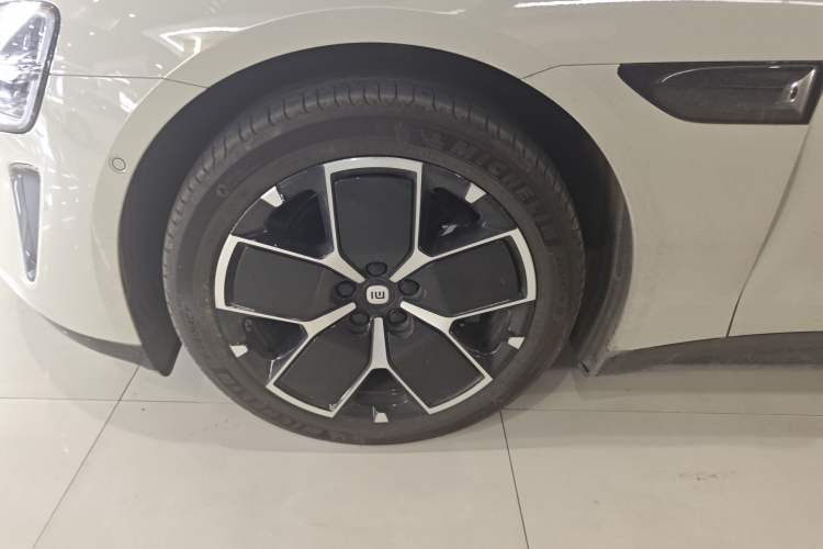 Used Xiaomi Auto SU7 2024 Rear-Drive Ultra-Long Range Advanced Pro-Level Intelligent Driving Version Left Front Wheel Hub