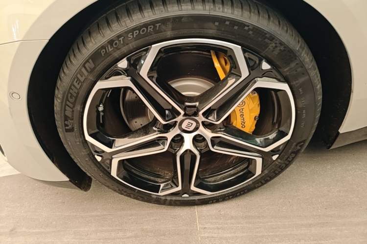 Used Xiaomi Auto SU7 2024 Four-Wheel Drive Ultra-Long Range Advanced Intelligent Driving Max Edition Left Front Wheel Hub